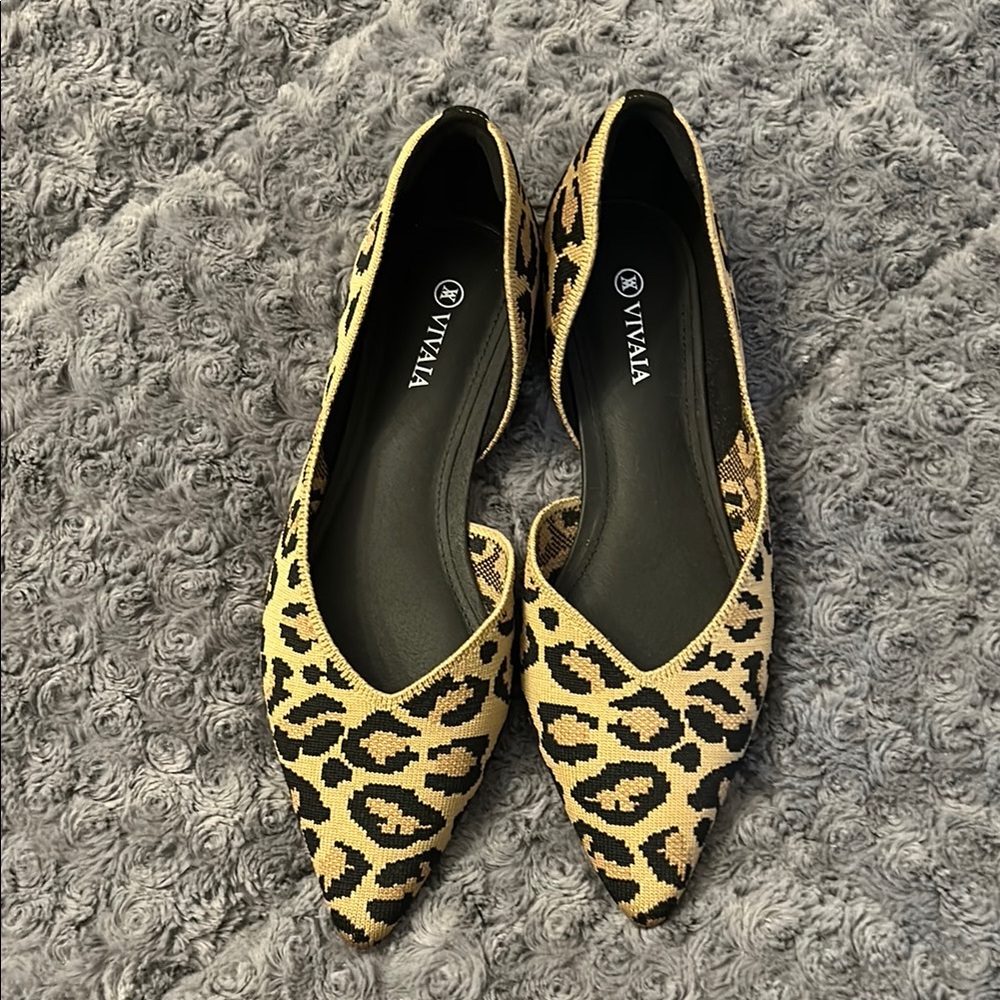 Vivaia flats, NWOT 40.5